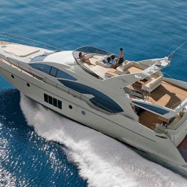 Lux Yachts 1045