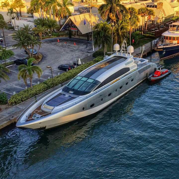 Lux Yachts 1048
