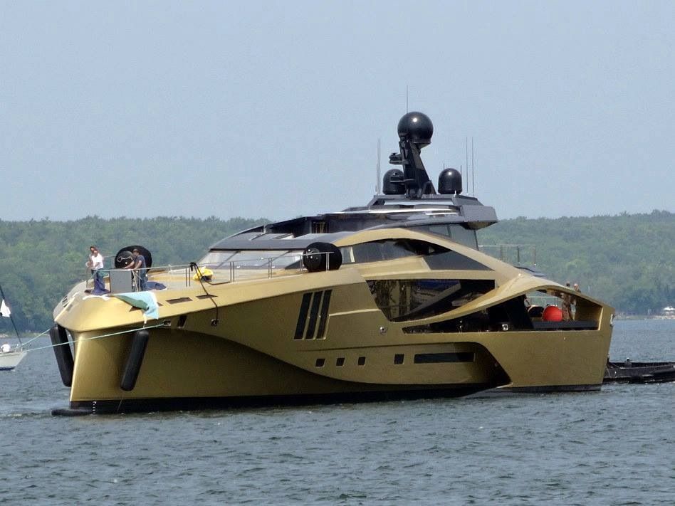 Lux Yachts 1054