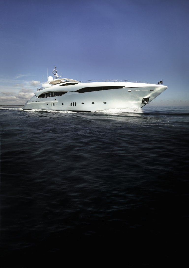 Lux Yachts 1055