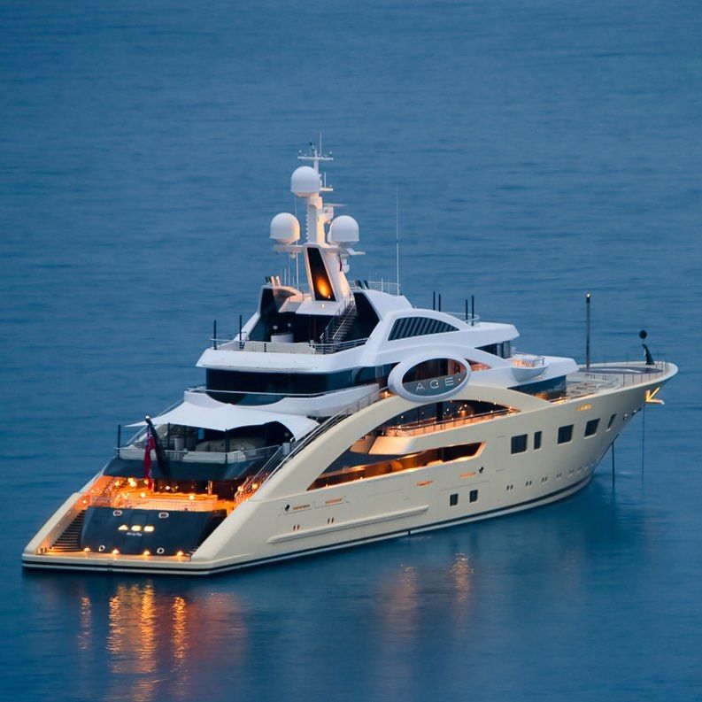 Lux Yachts 1057