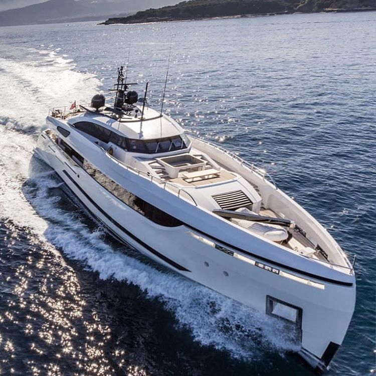 Lux Yachts 1065