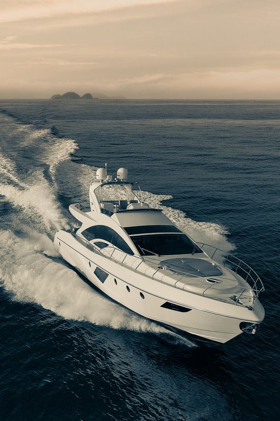 Lux Yachts 1086