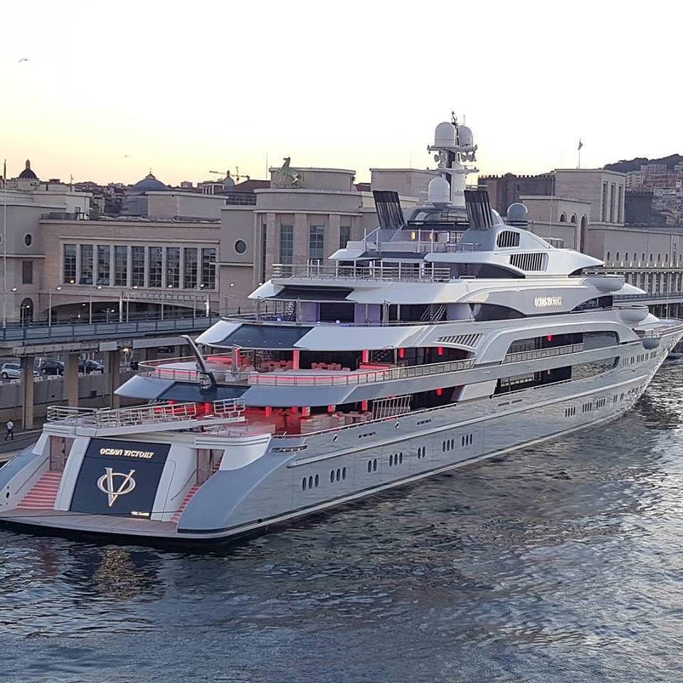 Lux Yachts 133