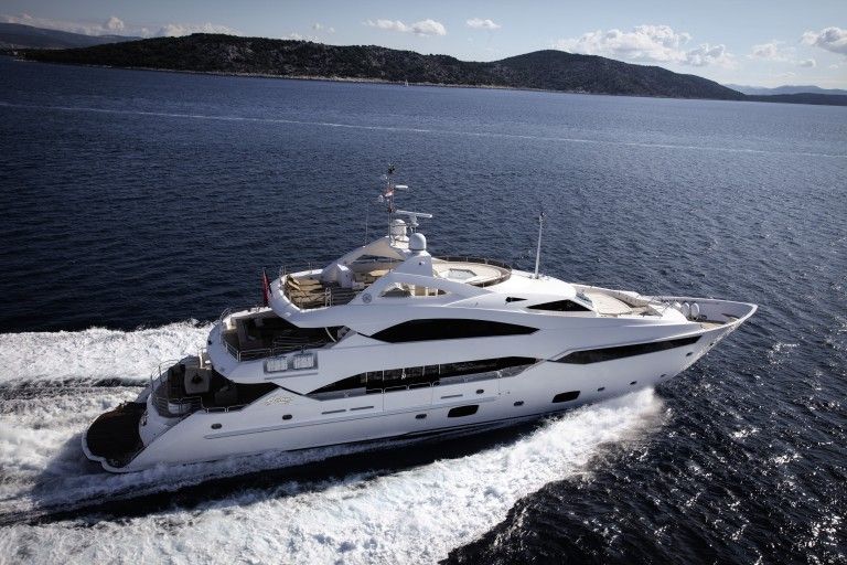 Lux Yachts 137