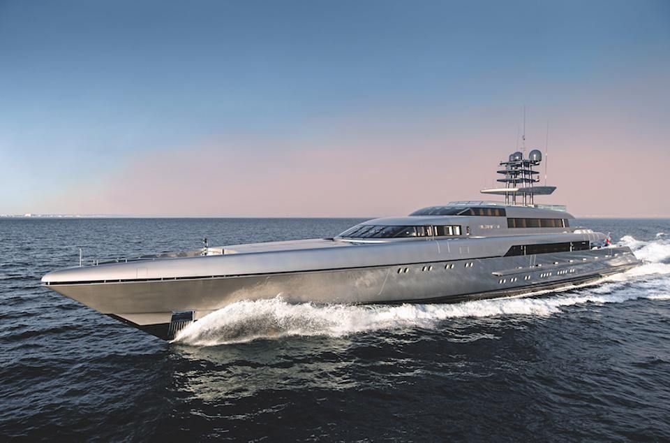 Lux Yachts 380