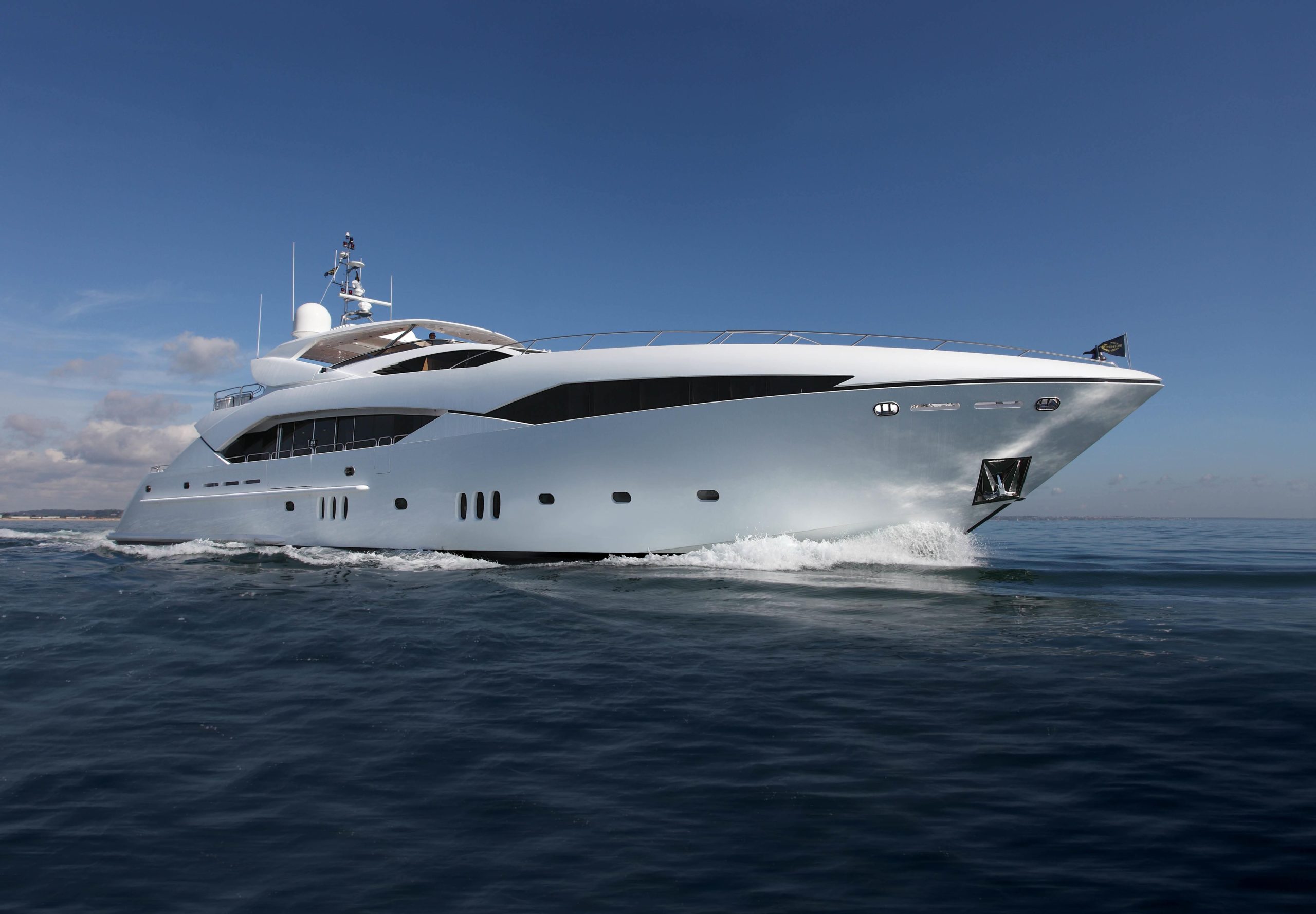 Lux Yachts 711 scaled