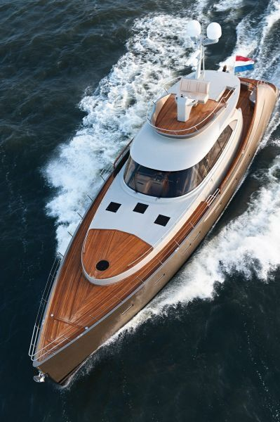 Lux Yachts 766