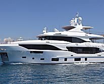 Lux Yachts 838