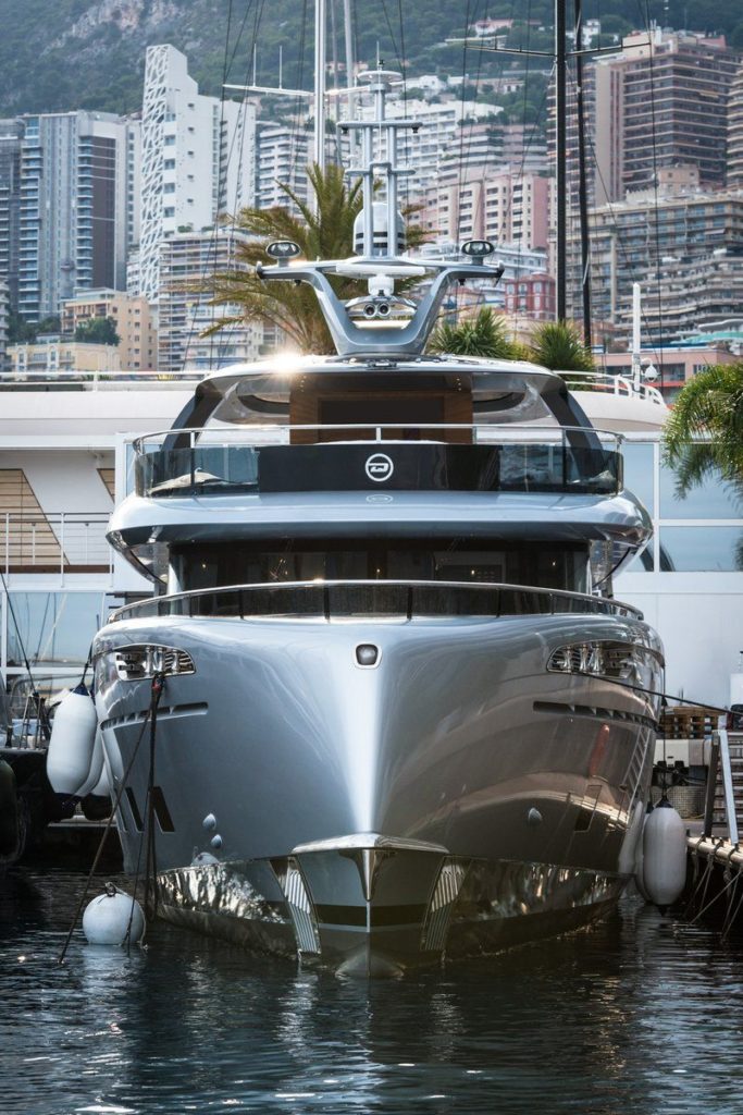 Lux Yachts 851