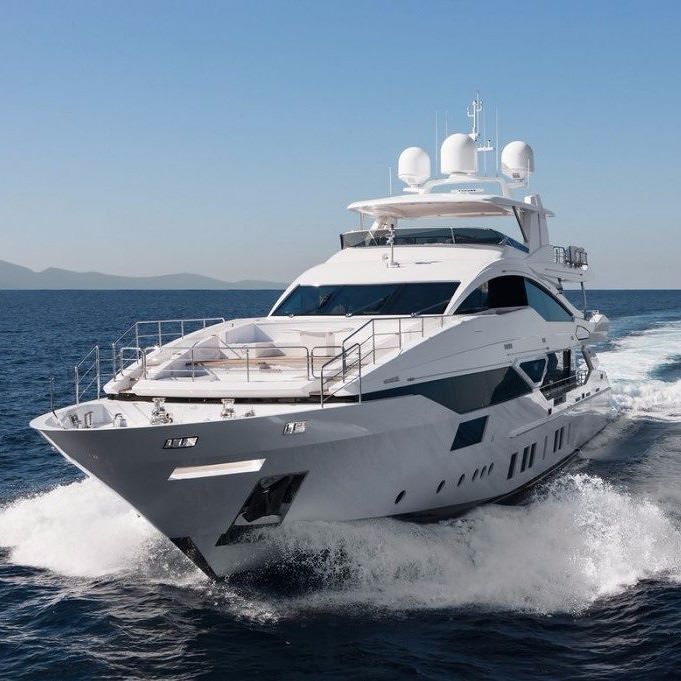 Lux Yachts 860
