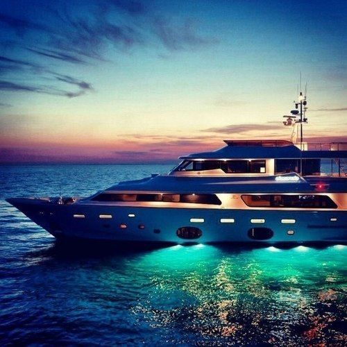 Lux Yachts 900