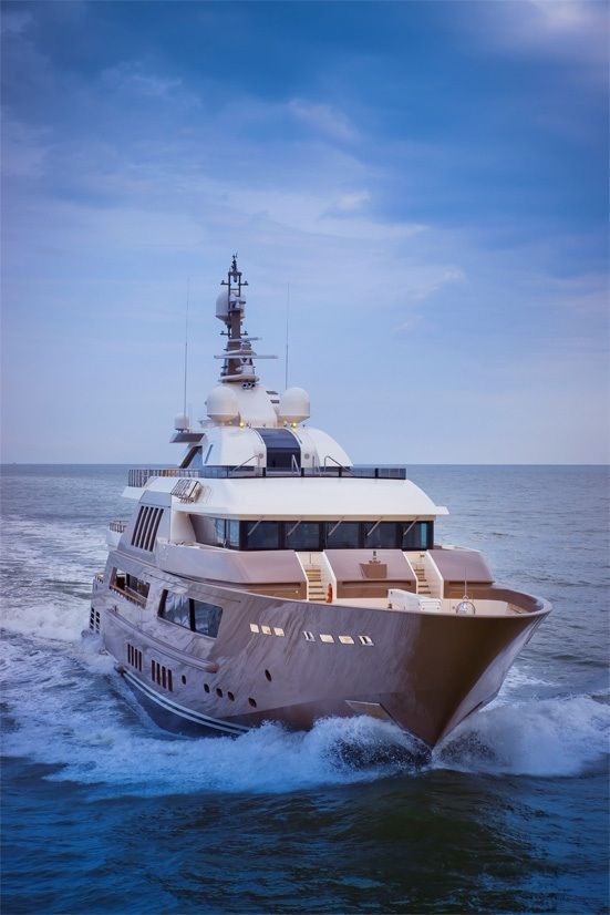 Lux Yachts 973