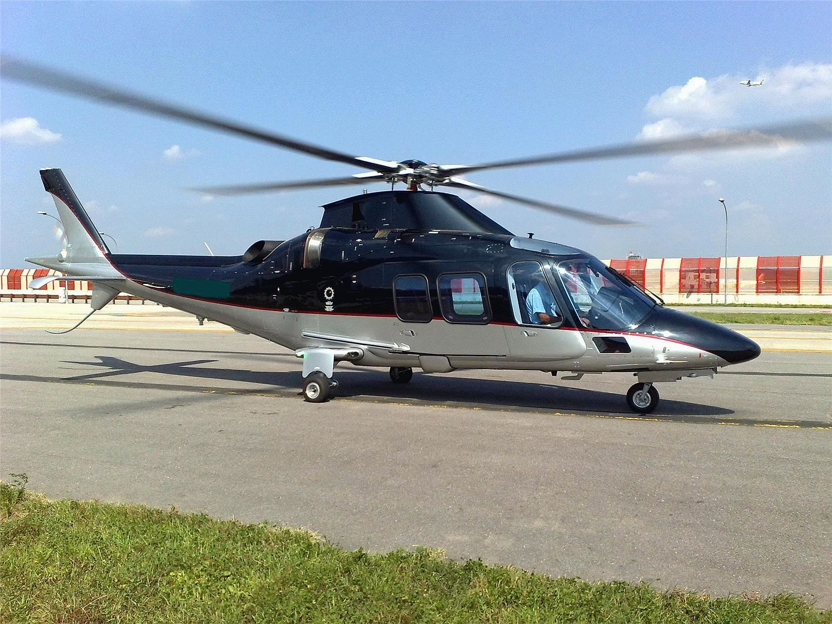 LuxJetsHelicopters 421