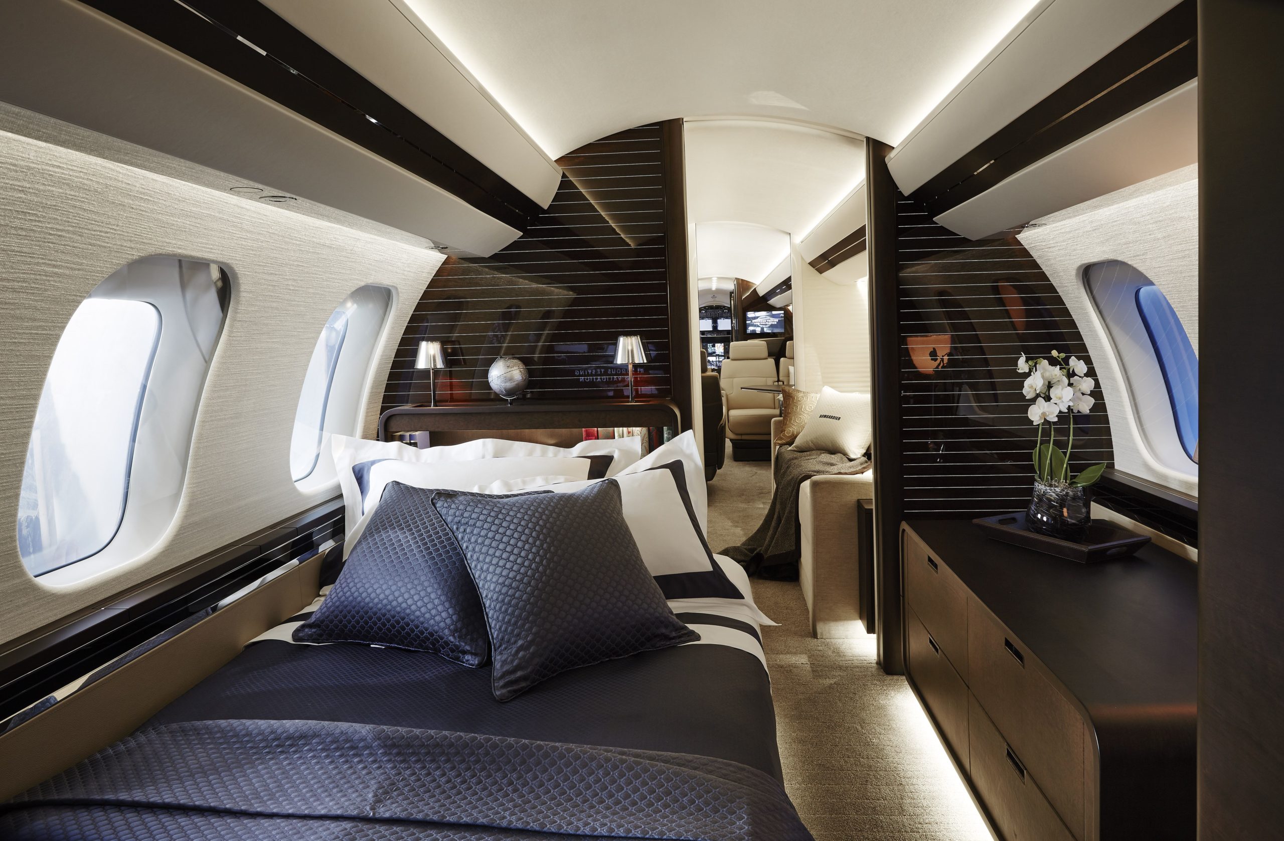 LuxJetsHelicopters 640 scaled