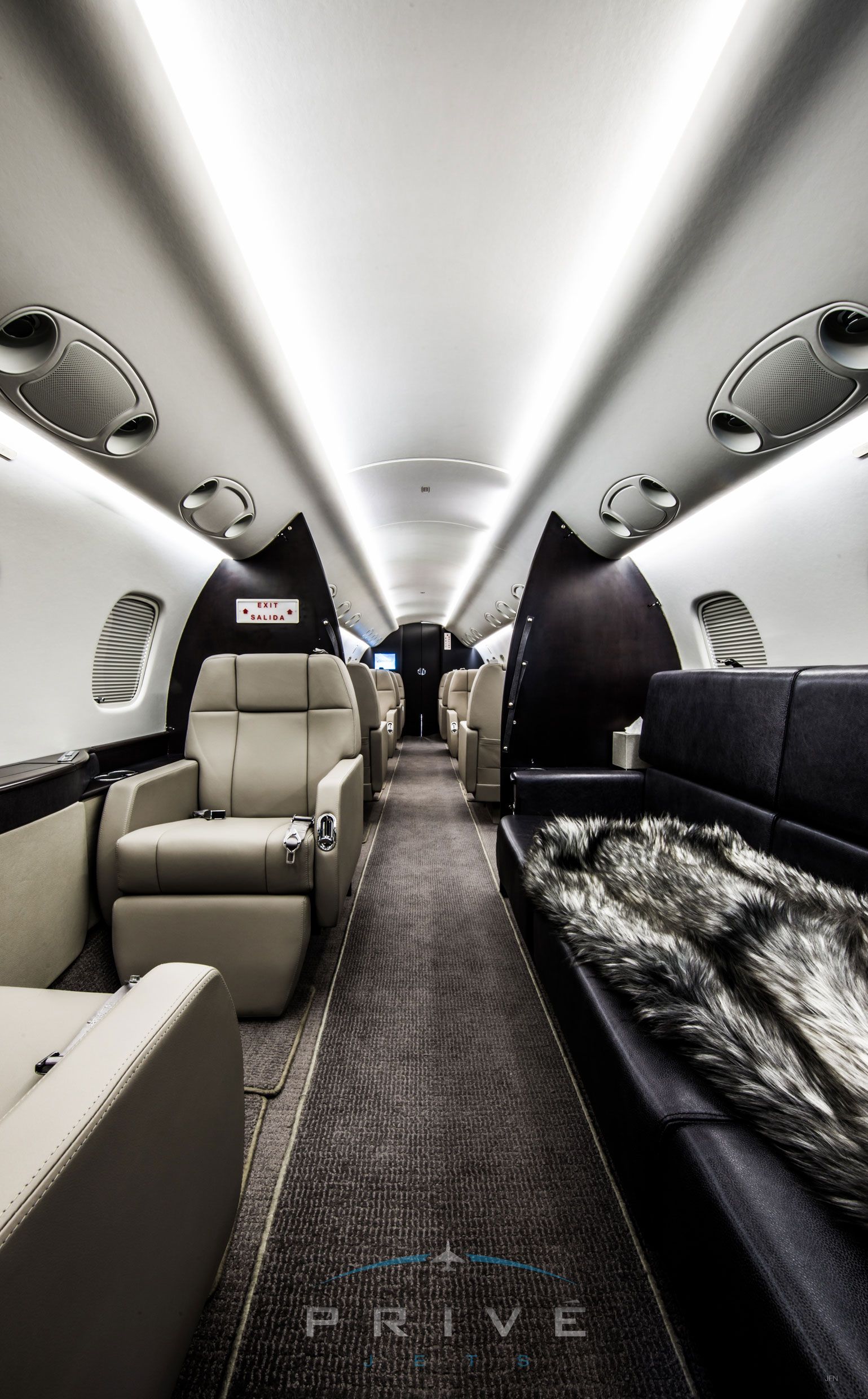 LuxJetsHelicopters 651