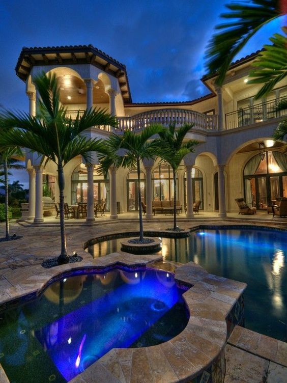 Luxury HomesCondos Rentals Hotels 443