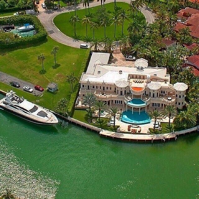 Luxury HomesCondos Rentals Hotels 520