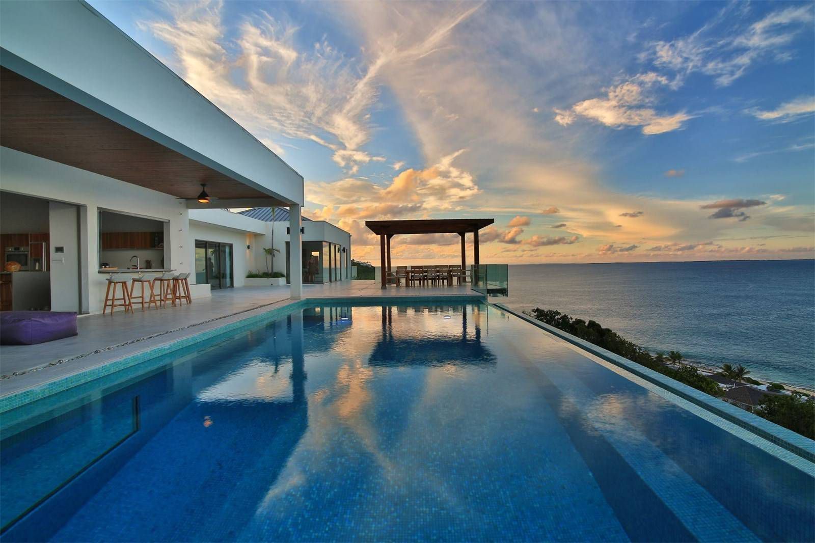 Luxury HomesCondos Rentals Hotels 550