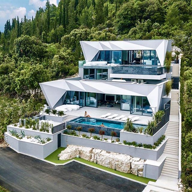 Luxury HomesCondos Rentals Hotels 610