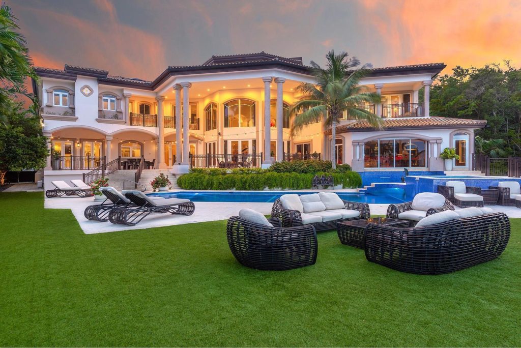 Luxury HomesCondos Rentals Hotels 730