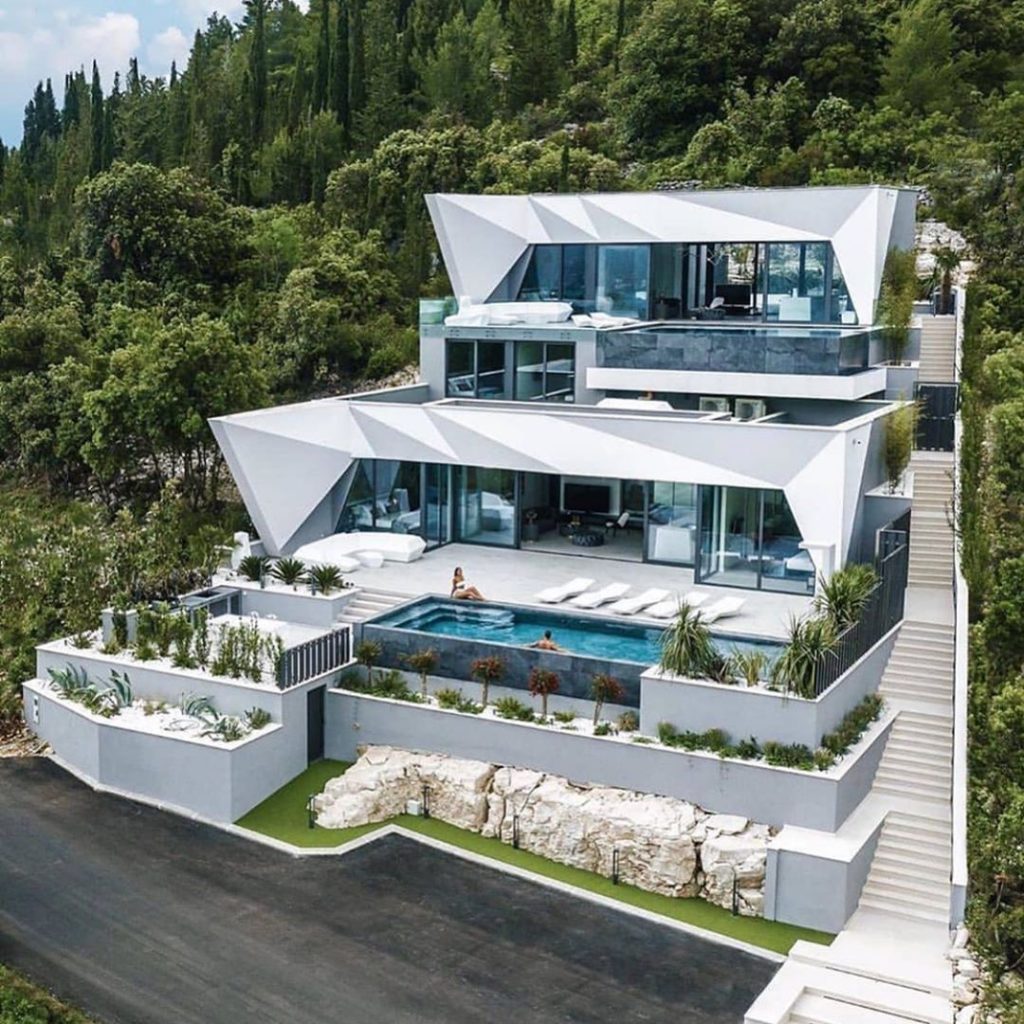 Luxury HomesCondos Rentals Hotels 909