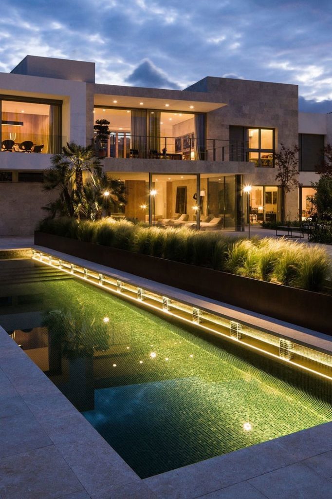 Luxury HomesCondos Rentals Hotels 933